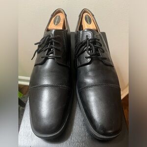 Size 11.5 Black dress shoe.